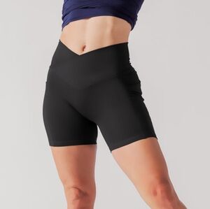 POPFLEX Crisscross Hourglass Midi Short with Pockets - Black